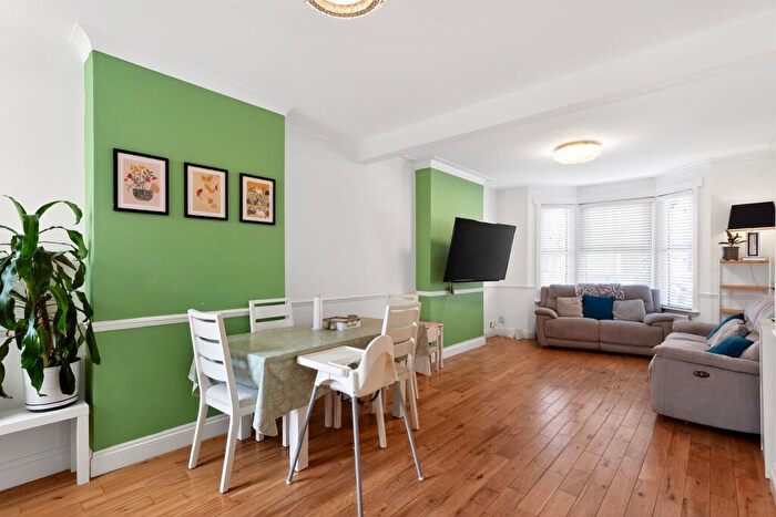 3 Bedroom End Of Terrace House For Sale In Davidson Road, Croydon, CR0