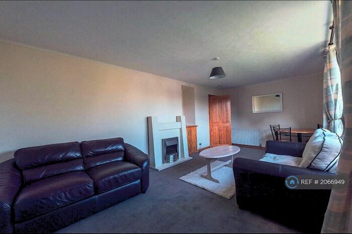 2 Bedroom Flat To Rent In Lang Stracht, Aberdeen, AB15