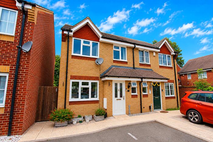 3 Bedroom Semi-Detached House For Sale In Amberwood Close, Wallington, SM6