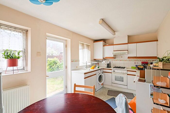 3 Bedroom End Terrace House For Sale In Lymington Close, Beckton, London, E6