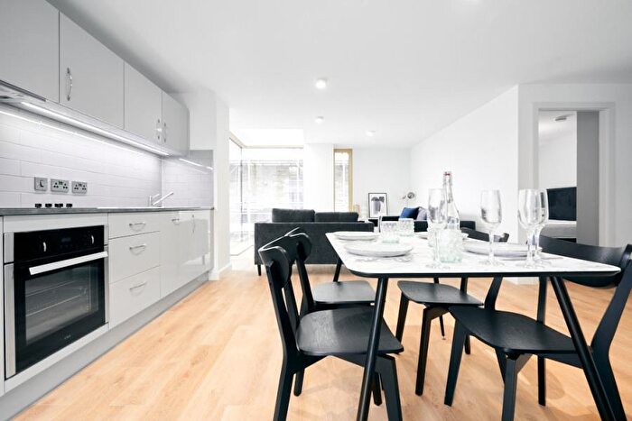 2 Bedroom Apartment To Rent In Flat :: The Quarters, M1