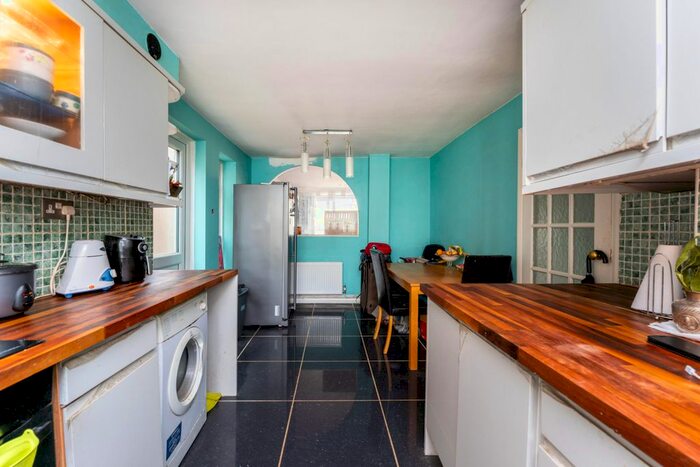 4 Bedroom Semi-Detached House To Rent In Leas Drive, Iver, SL0