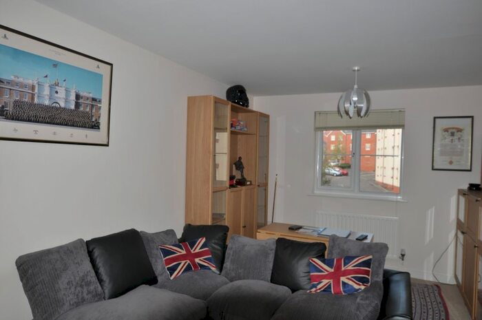 2 Bedroom Flat To Rent In Jack Russell Close, Stroud, Gloucestershire GL5