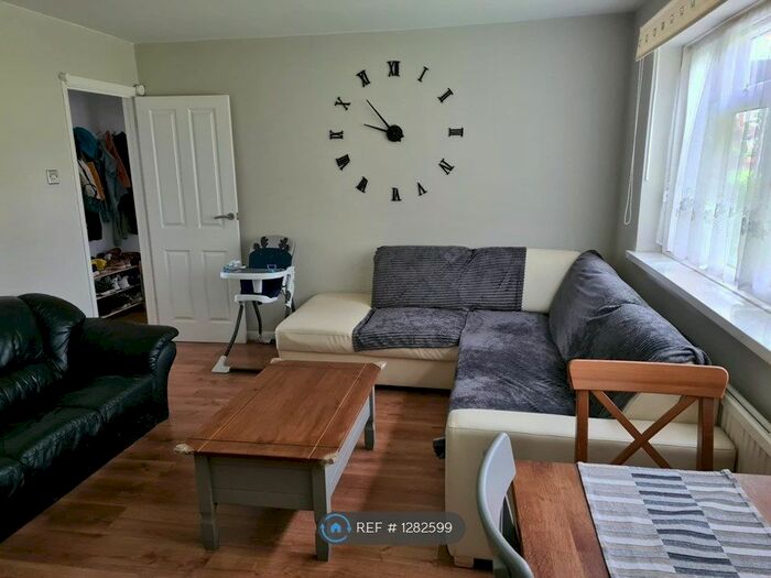 2 Bedroom Flat To Rent In The Willows, Croydon, CR0