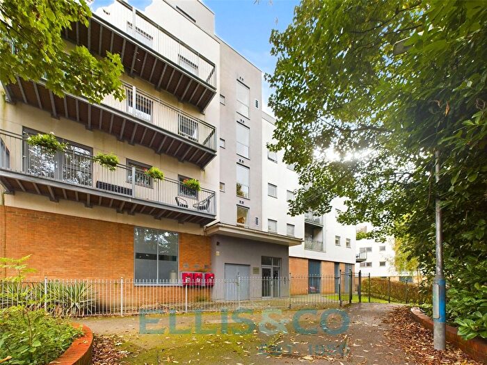 2 Bedroom Flat To Rent In Sovereign Way, Tonbridge, Kent, TN9