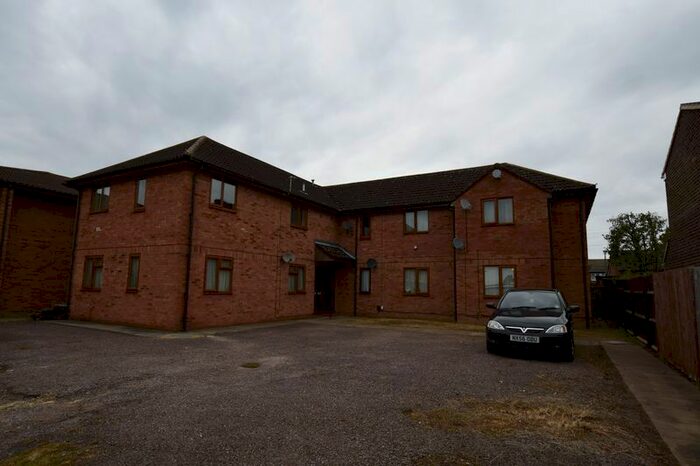 2 Bedroom Flat To Rent In Pendennis Road, Bedford, MK41