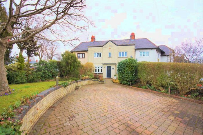 3 Bedroom House To Rent In Franklin Road, Birmingham, B30