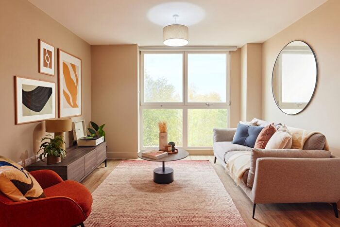 2 Bedroom Flat To Rent In Whitehall, Leeds, LS12