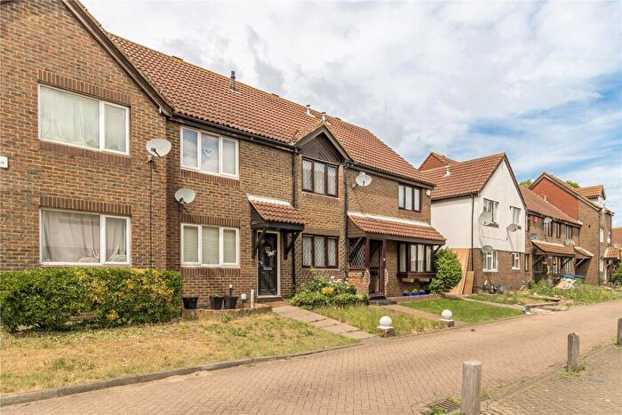 2 Bedroom Flat To Rent In Avocet Mews, West Thamesmead, SE28