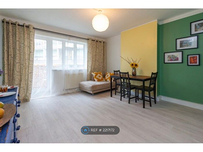 2 Bedroom Flat To Rent In East Street, London, SE17