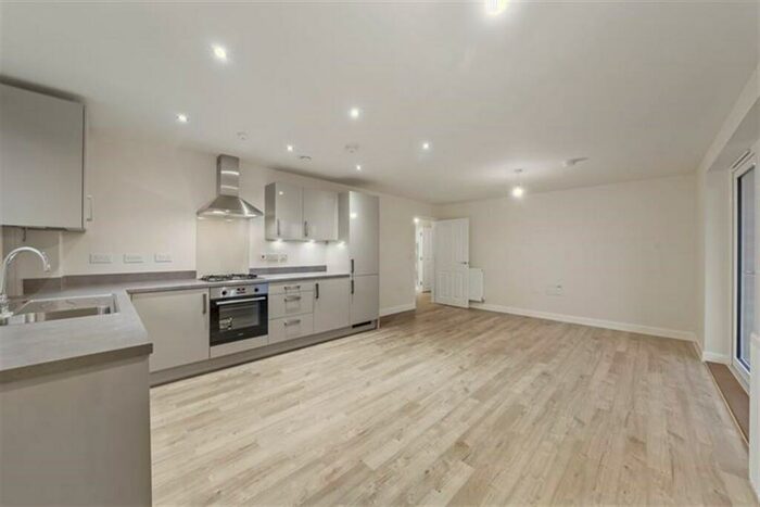 2 Bedroom Flat To Rent In Bedroom Property In Genome Close, Franklin Gardens, CB3