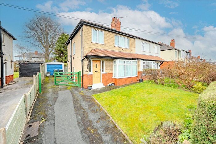 3 Bedroom Semi-Detached House For Sale In Gipton Wood Crescent, Oakwood, Leeds, LS8