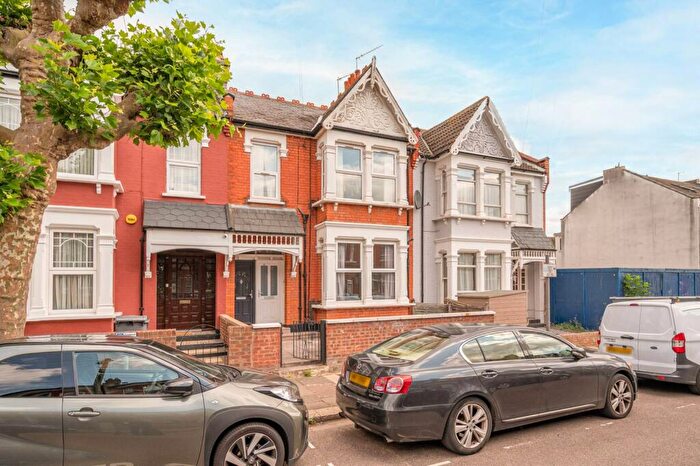 2 Bedroom Flat To Rent In Churchfield Avenue, Finchley, London, N12