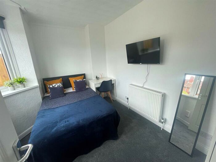 7 Bedroom Semi-Detached House To Rent In Lockleaze Road, Horfield, BS7