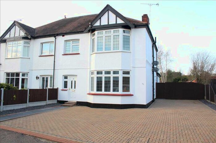 2 Bedroom Flat To Rent In Western Road, Leigh-On-Sea, SS9