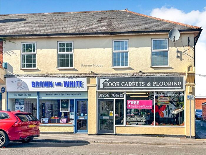 3 Bedroom Flat To Rent In London Road, Hook, RG27