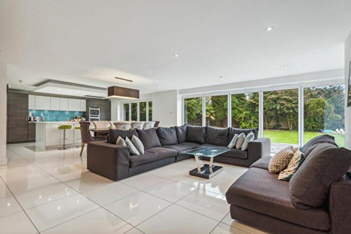5 Bedroom Detached House For Sale In Blyton Close, Beaconsfield, HP9