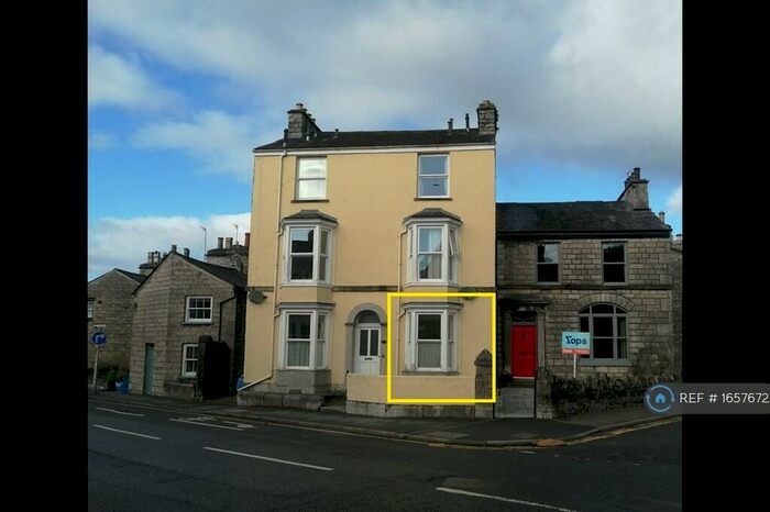1 Bedroom Flat To Rent In Castle Street, Kendal, LA9