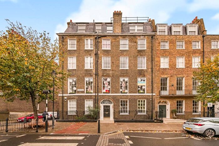 3 Bedroom Flat To Rent In John Street, London, WC1N