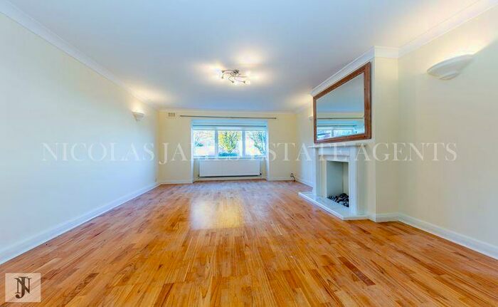 2 Bedroom Flat To Rent In Stangate Lodge, Houndsden Road, Winchmore Hill, London, N21