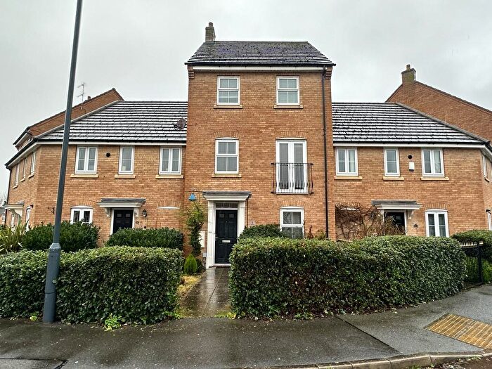 4 Bedroom Town House To Rent In Montague Way, Derby, DE73