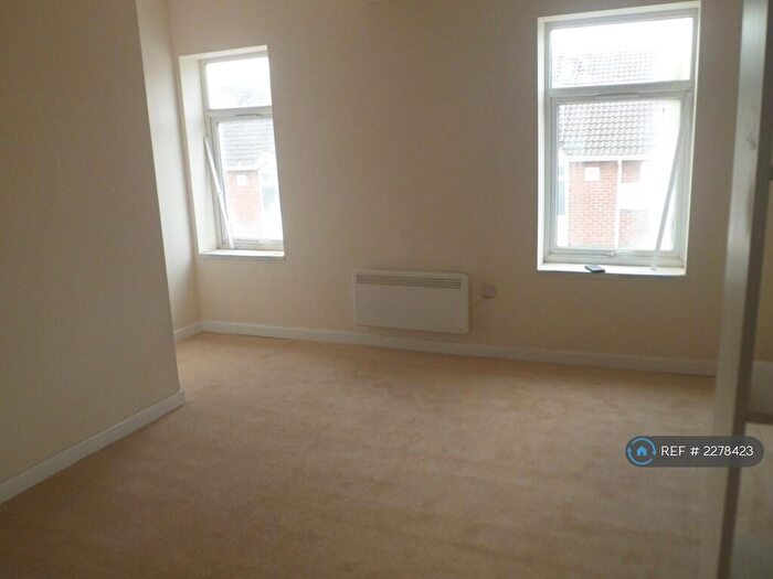 2 Bedroom Flat To Rent In High Street, New Whittington, Chesterfield, S43