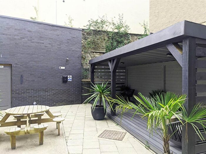 Studio To Rent In Calton Road, Edinburgh, EH8
