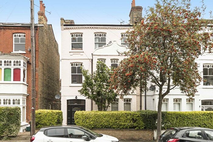 2 Bedroom Flat To Rent In Ennismore Avenue, Chiswick, W4
