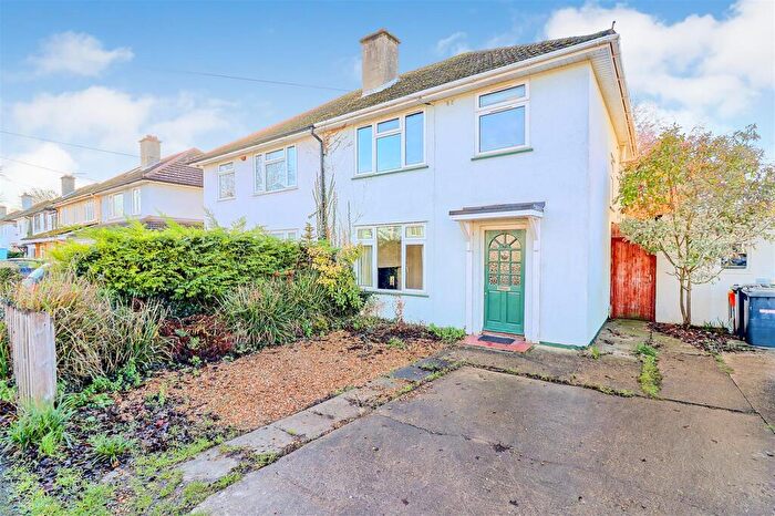 3 Bedroom Semi-Detached House To Rent In St Thomas' Square, Cambridge, CB1