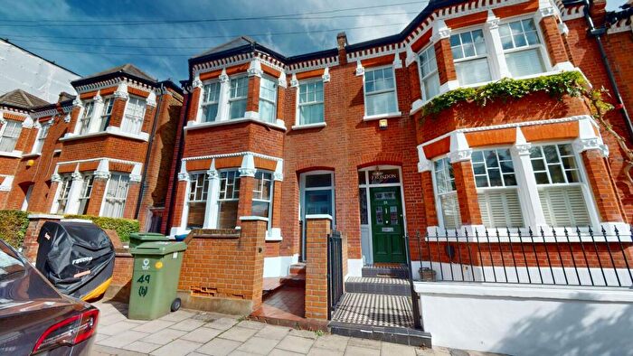 2 Bedroom Flat To Rent In Hollingbourne Road, London, SE24