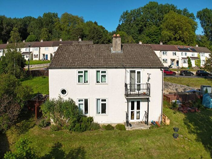 2 Bedroom Apartment For Sale In Elmhurst Estate, Batheaston, BA1