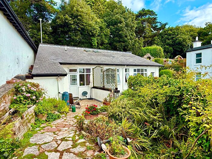 2 Bedroom Flat For Sale In Warberries, Torquay, TQ1
