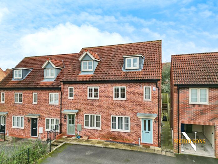 3 Bedroom End Of Terrace House For Sale In A Spacious Bed With Top Floor Master Suite On Baker Avenue, Retford, DN10