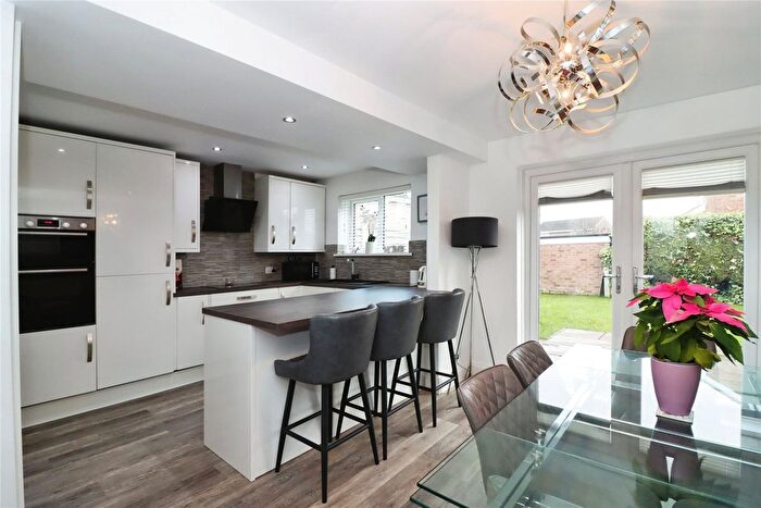 4 Bedroom Link Detached House For Sale In Swinscoe Way, Chesterfield, Derbyshire, S40