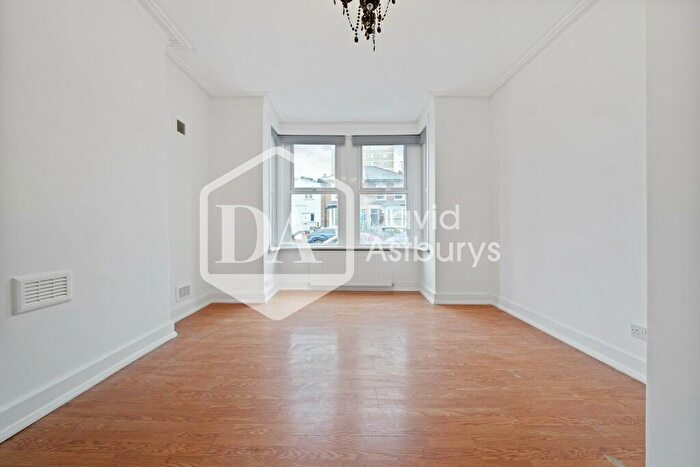 2 Bedroom Flat To Rent In Nightingale Road, Wood Green, London, N22