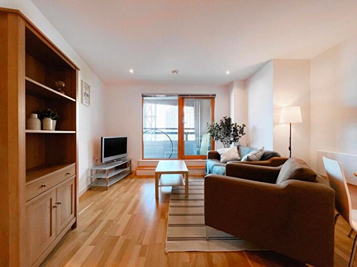 2 Bedroom Flat To Rent In The Gateway North, Leeds, LS9