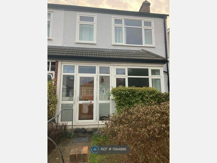 5 Bedroom End Of Terrace House To Rent In Brinkley Road, Worcester Park, KT4