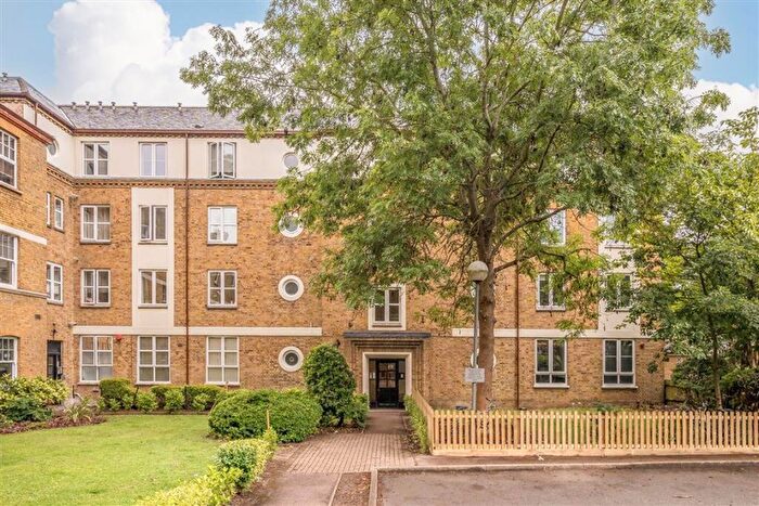 Flat To Rent In Avonley Road, New Cross, SE14