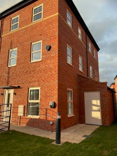 2 Bedroom Town House To Rent In Roche Avenue, Leeds, West Yorkshire, LS14
