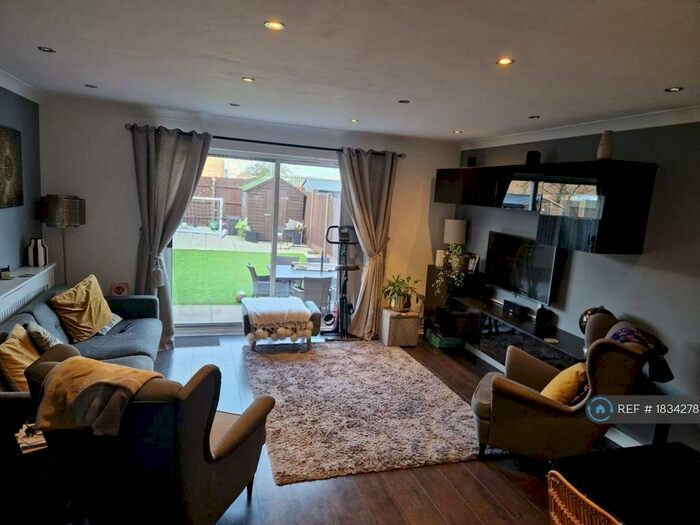 3 Bedroom Semi-Detached House To Rent In Dabbling Close, Erith, DA8