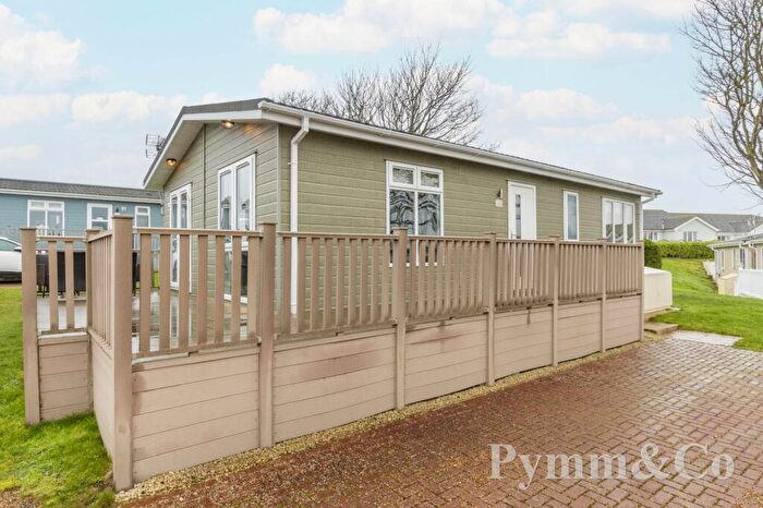 2 Bedroom Mobile Home For Sale In Paston Road, Mundesley, NR11