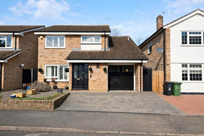 4 Bedroom Detached House To Rent In Badgers Copse, Worcester Park, KT4