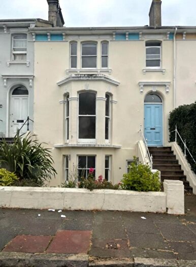 2 Bedroom Flat To Rent In West Terrace, Eastbourne, BN21