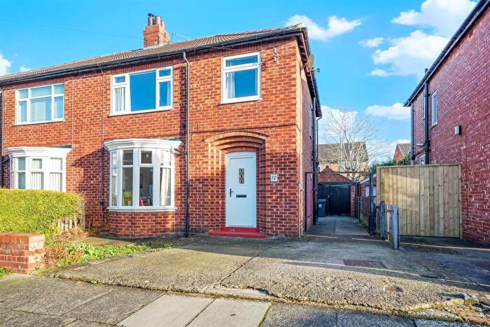 3 Bedroom Semi-Detached House For Sale In Swaledale Avenue, Darlington, DL3