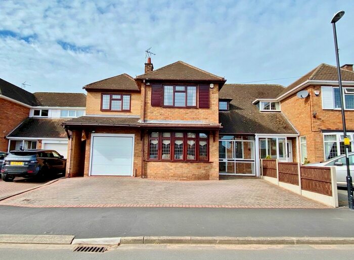 5 Bedroom Semi-Detached House To Rent In Maidavale Crescent, Styvechale, Coventry, CV3