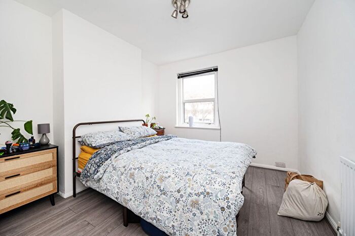 1 Bedroom Flat For Sale In Cavell Street, Whitechapel, London, E1