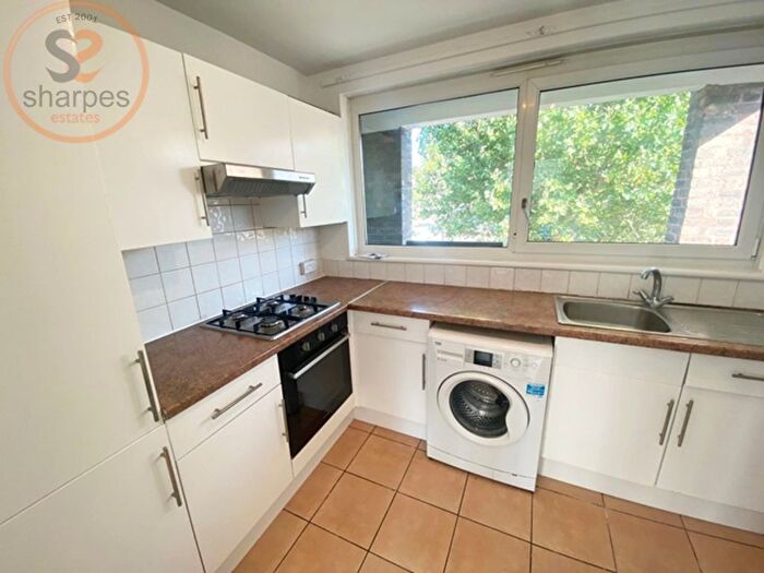 1 Bedroom Flat For Sale In Arnal Crescent, Wandsworth, London, SW18