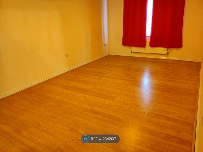 2 Bedroom Flat To Rent In Dunster Close, Rugby, CV22