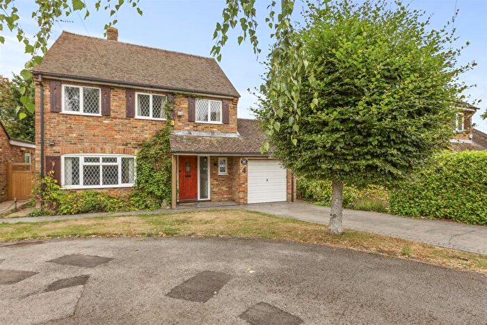 4 Bedroom Detached House For Sale In Private Cul-de-sac, Hazlemere, HP15