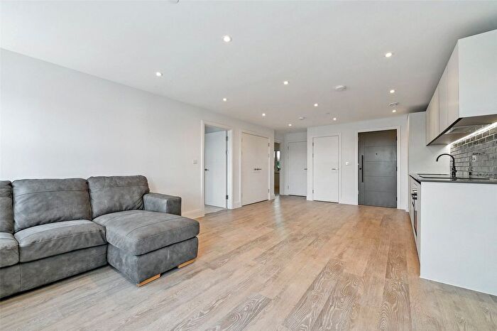 2 Bedroom Flat To Rent In The Factory, Memorial Avenue, Slough, Berkshire, SL1